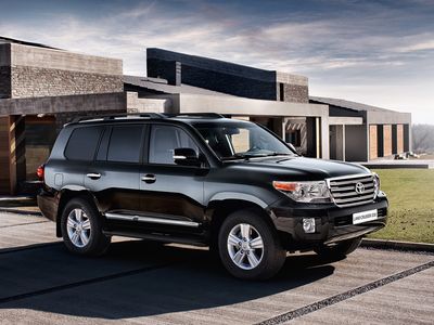 Автостекла Toyota Land Cruiser 200 c установкой в Москве